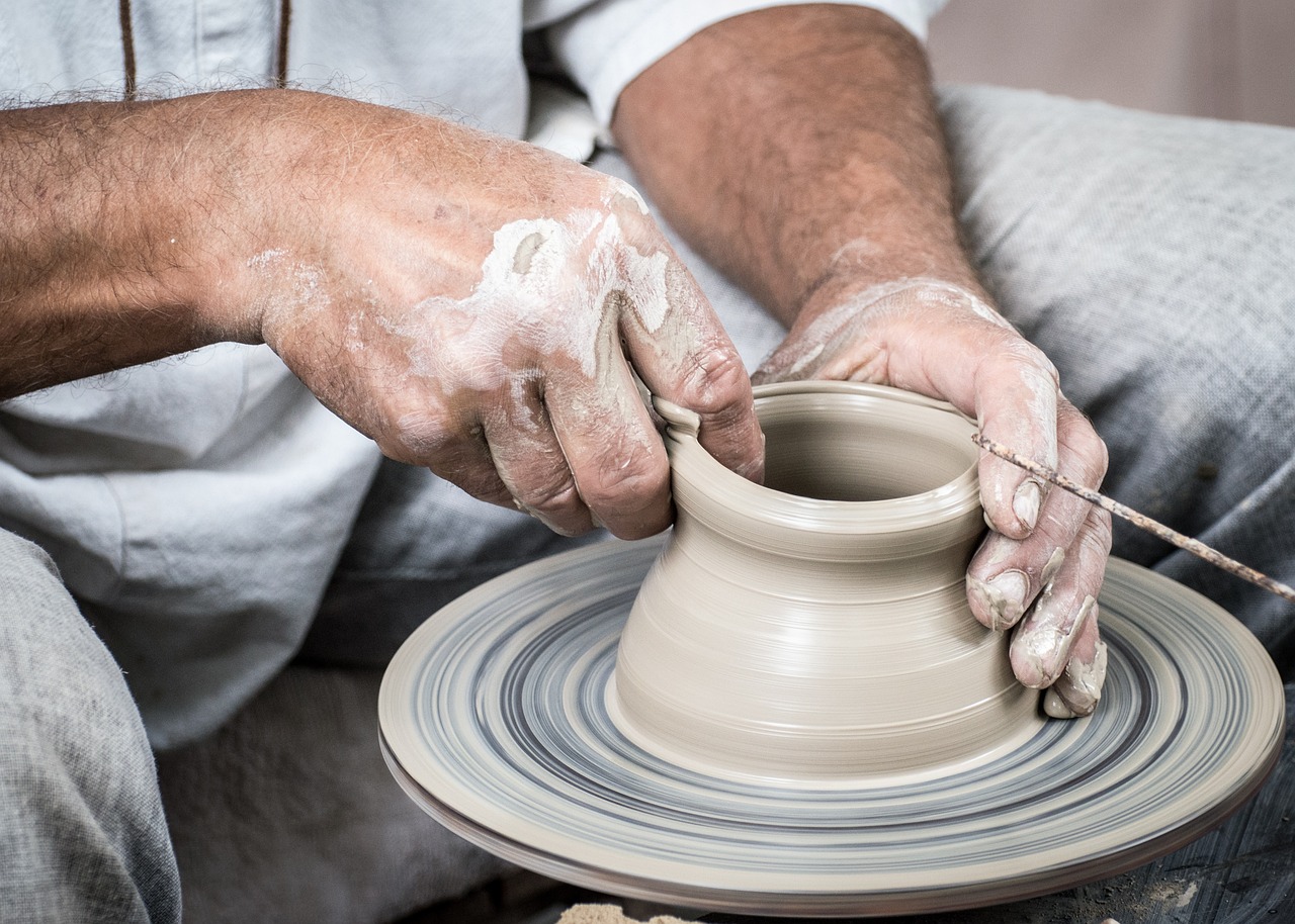 ¿Qué diferencia hay entre la porcelana y la cerámica?